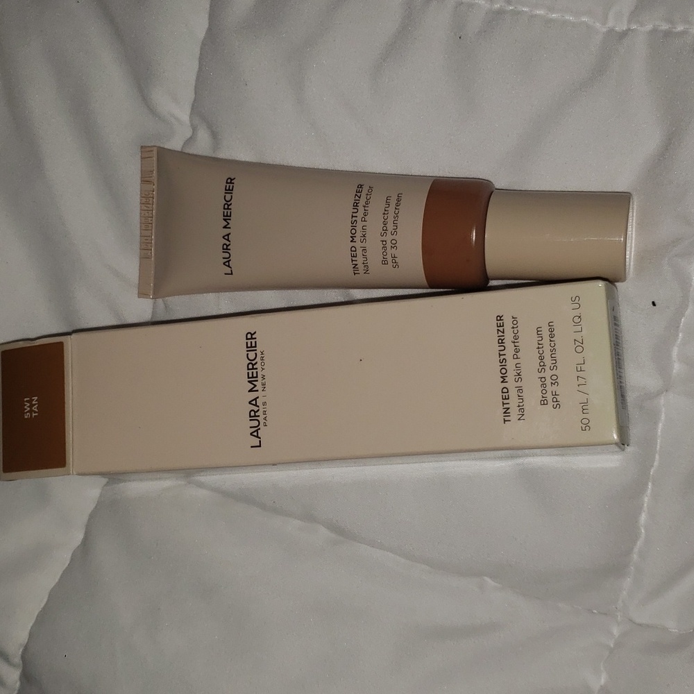Laura Mercier Tinted Moisturizer 5W1